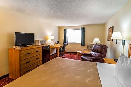 1 King Bed Nonsmoking
