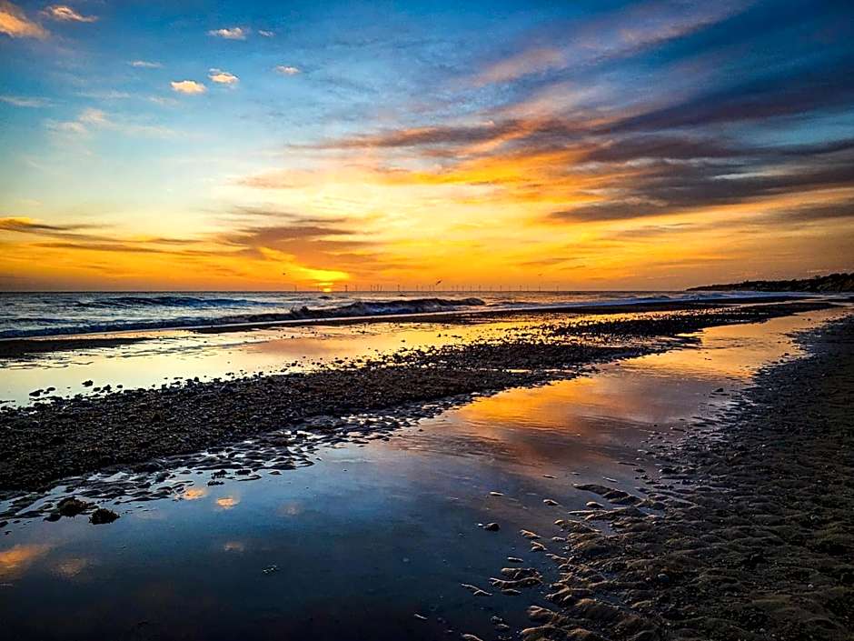 Heron 41, Scratby - California Cliffs, Parkdean, sleeps 6, pet friendly, bed linen and towels included - close to the beach