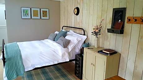 Deluxe Double Room with Shower