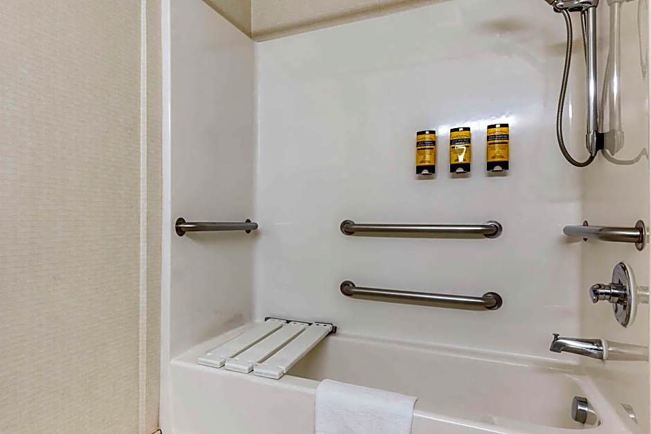 Best Western Plus Lake Elsinore Inn & Suites