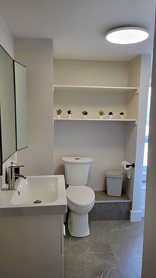 JstLikeHome - Old Ottawa Suite & Guesthouse