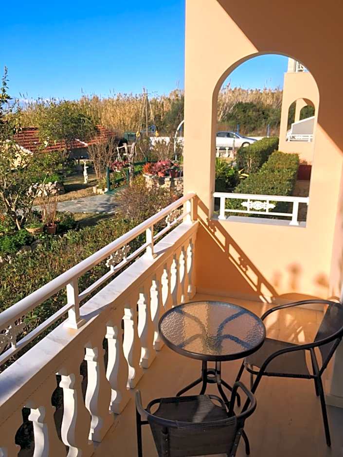 Eleni Apartments