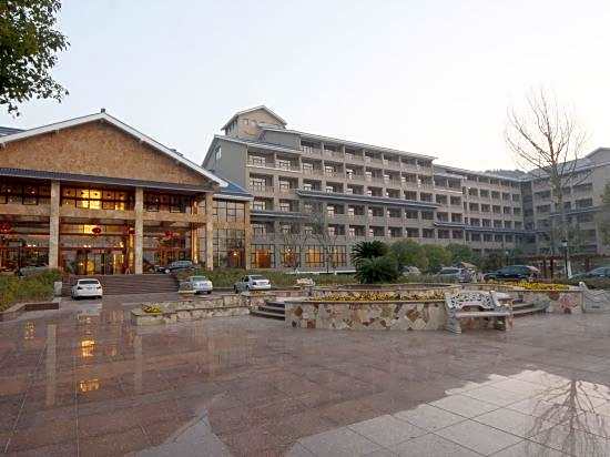 Donggu Lake Xiangshan New Century Hotel