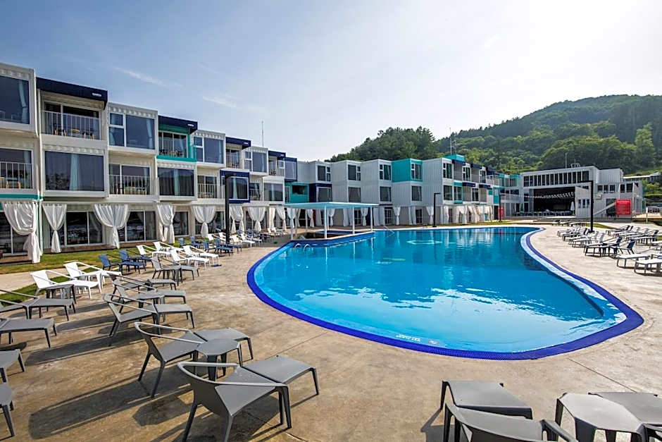 Parotia waterhouse hotel