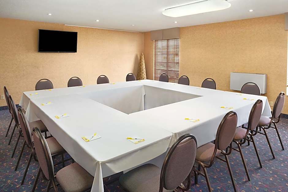 Days Inn by Wyndham Brantford