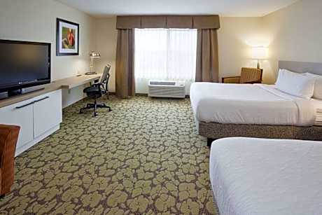 Queen Room with Two Queen Beds and Bath Tub - Mobility Access