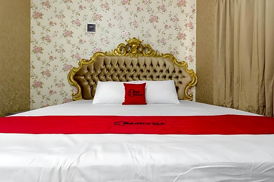 RedDoorz Plus @ Cipete Damai