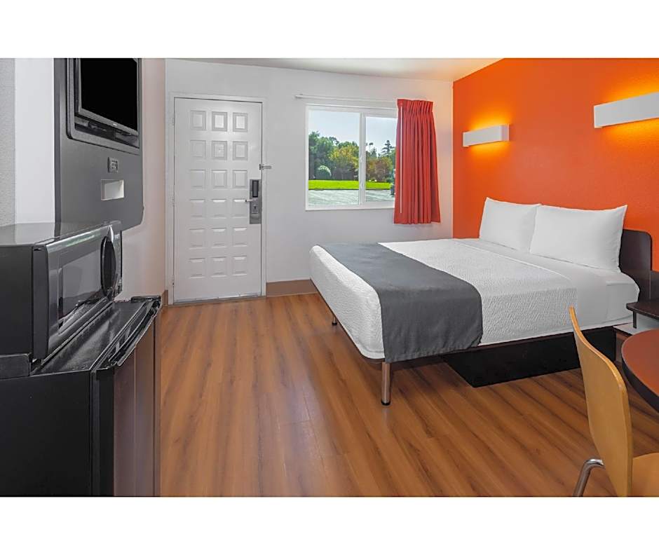 Motel 6 Santa Barbara - Carpinteria South