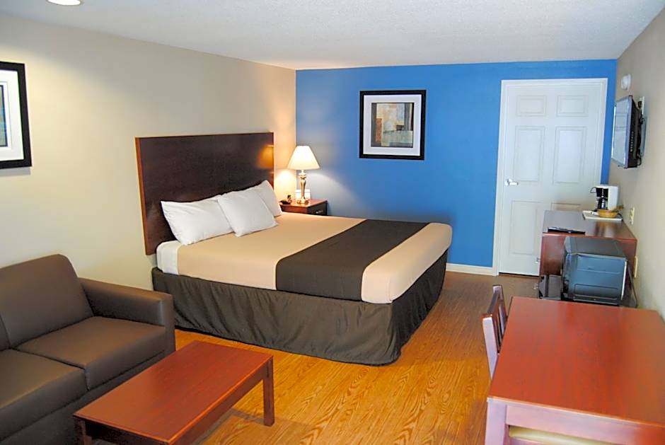 Photo 1 of 4 of 1 King Bed, Accessible, Nonsmoking