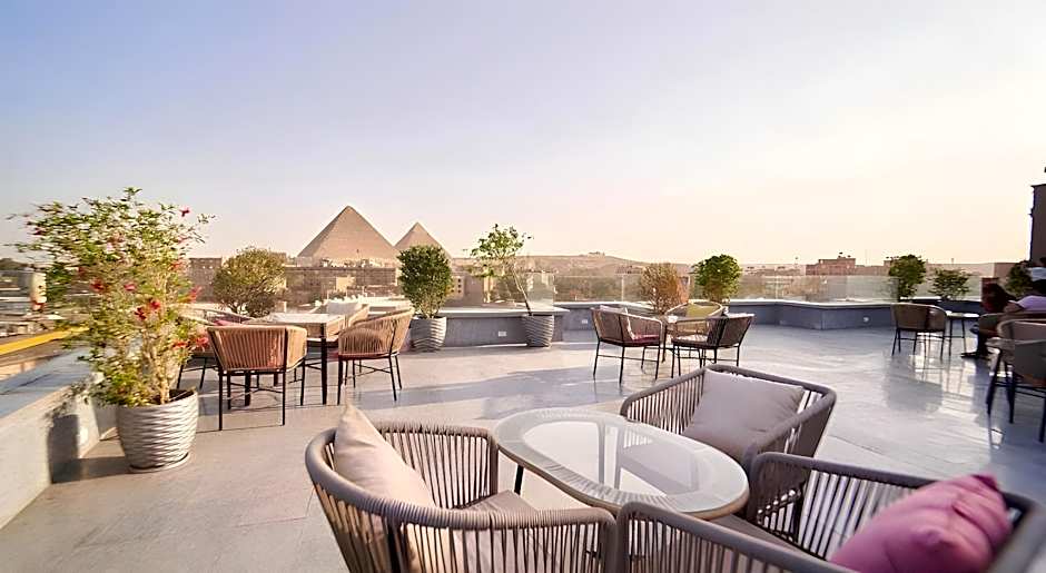 Pyramid Front Hotel