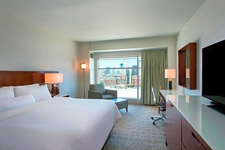 Guest room, 1 King, Boston Skyline view