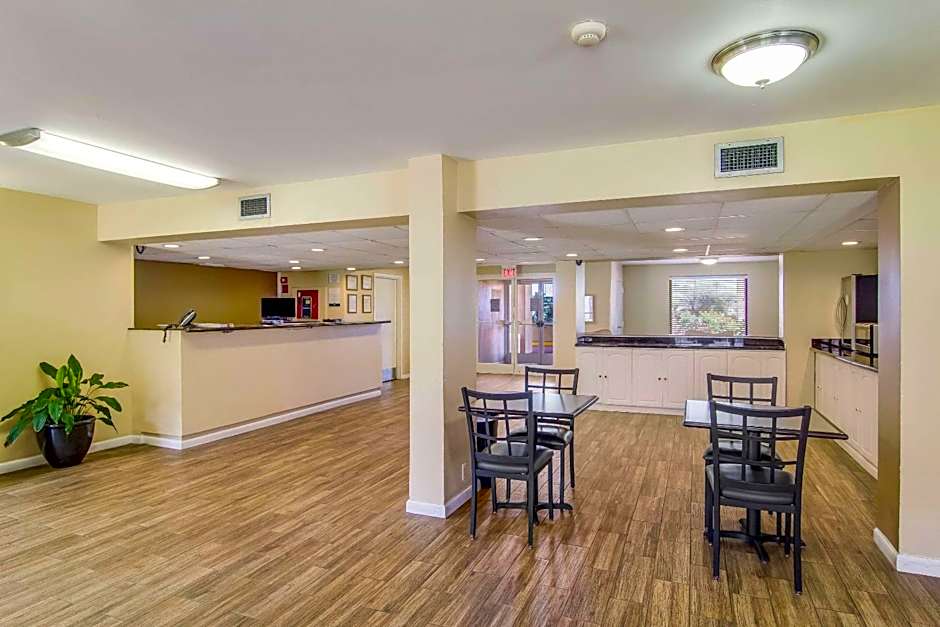 Suburban Studios Hotel Kingsland Near I-95