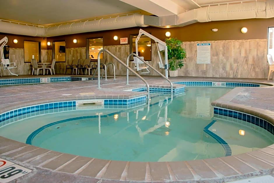 Grand Forks Lodge and Suites