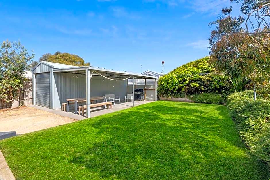 Blue Seas Beach House, 400 metres to the beach