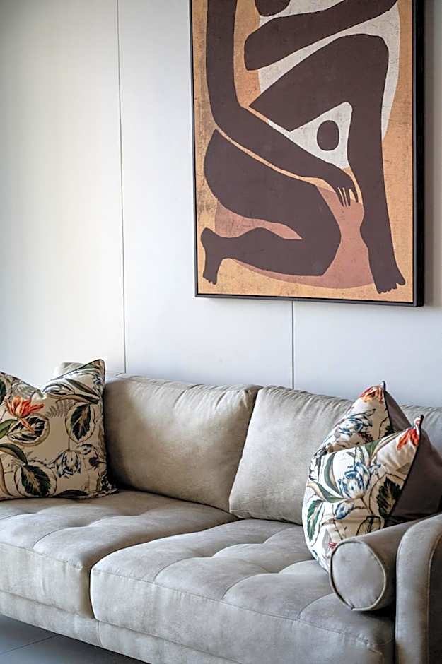 Luxury Bellagio 002 with Sea Views and Inverter