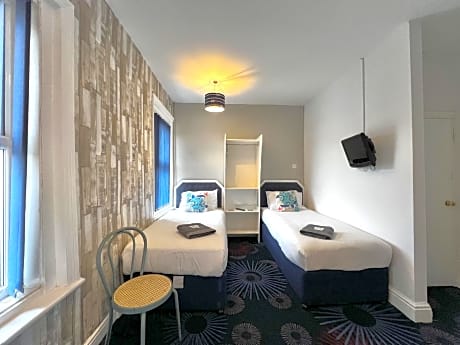 Triple room-Standard-Ensuite with Shower