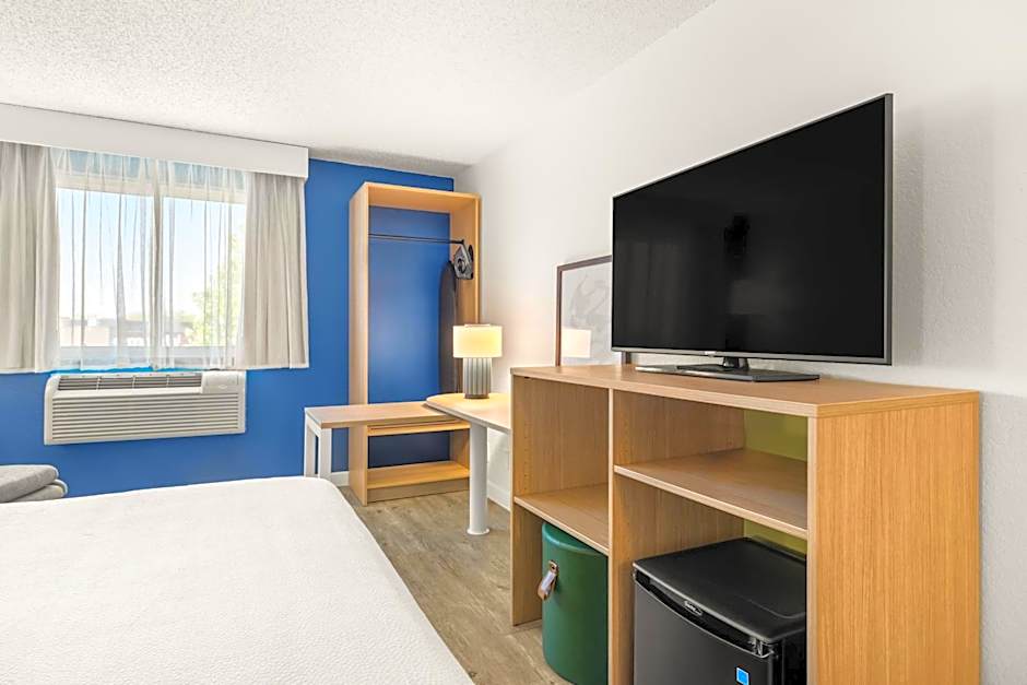 Spark by Hilton Eden Prairie