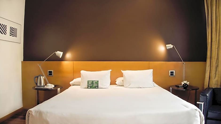 725 Continental Hotel