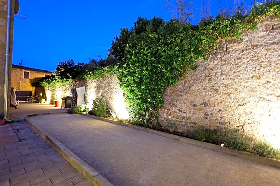 Maison Dix Chambres d'hôtes et Espace SPA Bien être