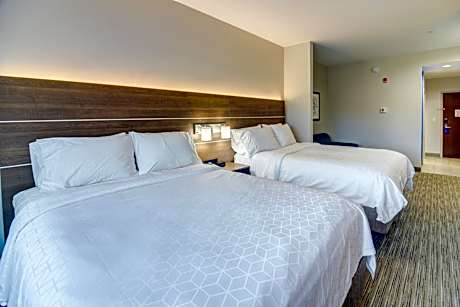 Queen Suite with Two Queen Beds and Additional Living Area