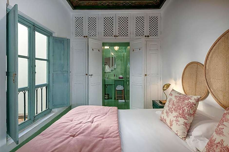 Riad Le J
