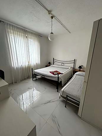 Deluxe Double Room (2 Adults + 1 Child)