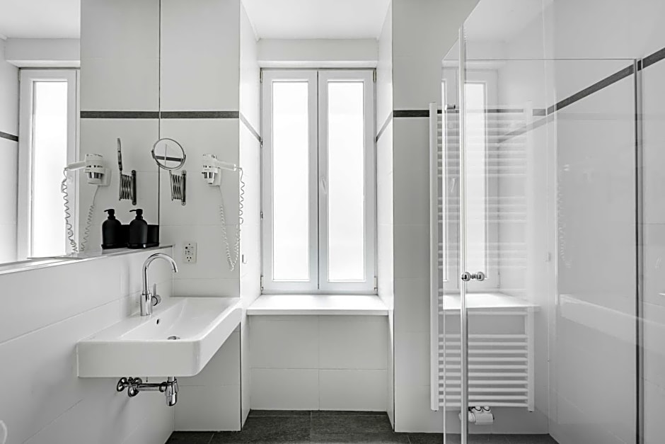 Self-Check-In Hotel Adlon