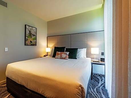 One-Bedroom King Suite with Balcony