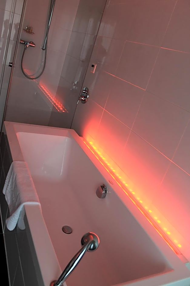 The New Midi Hotel