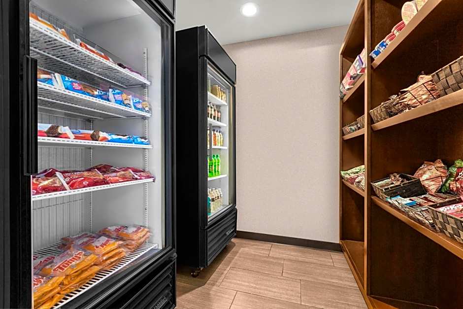 La Quinta Inn & Suites by Wyndham Midwest City - Tinker AFB