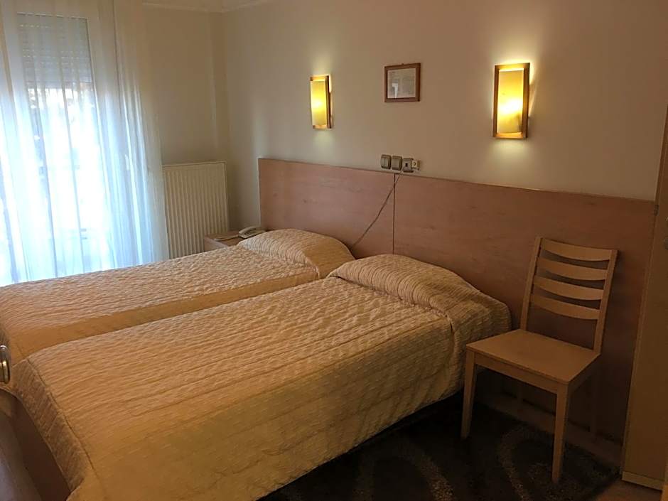 Photo 1 of 5 of Single Room