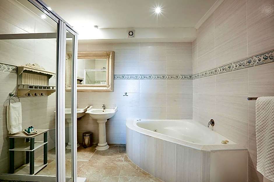 Misty Waves Boutique Hotel