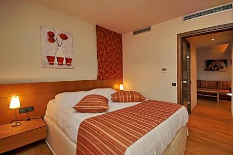 Executive Suite with City and Castle View