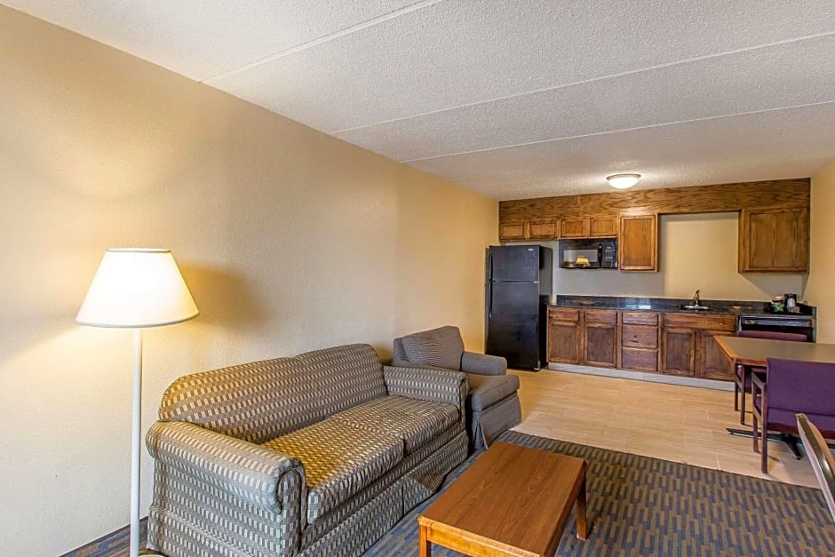 Quality Inn & Suites Easley - Greenville