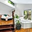 Hunchy Hideaway