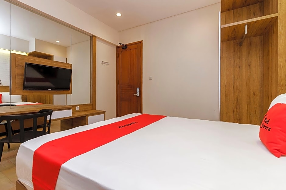RedDoorz Plus @ CBD Bintaro