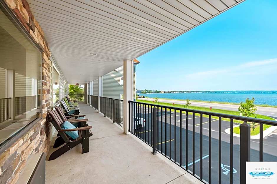 Gold Coast Inn ⁀➷ Breathtaking Sunsets ➠ Standard Lake View Room ➠ 106