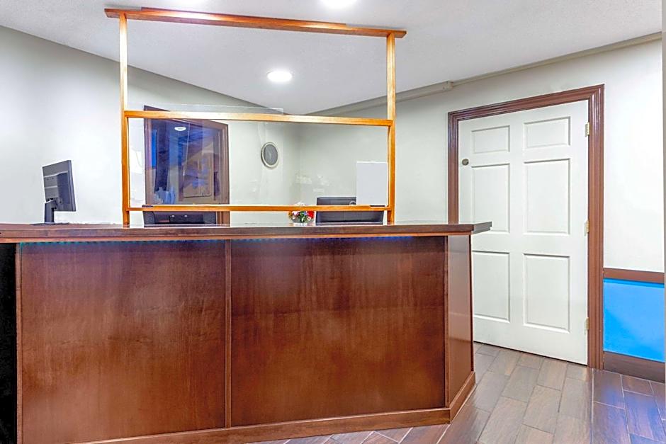 Travelodge by Wyndham Richmond IN