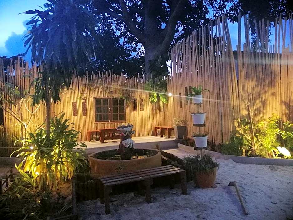 Phi Phi Long Beach Bungalow ( Had Yao)