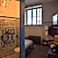 GARAGE47 Storica Officina Meccanica LOFT B&B iN PIENZA