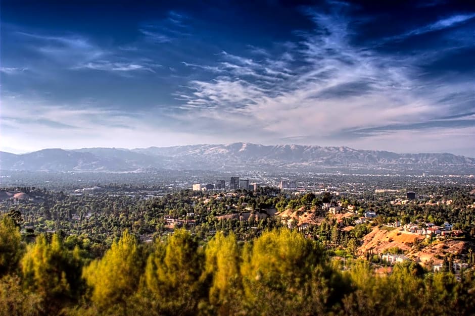 Canoga Hotel At Warner Center