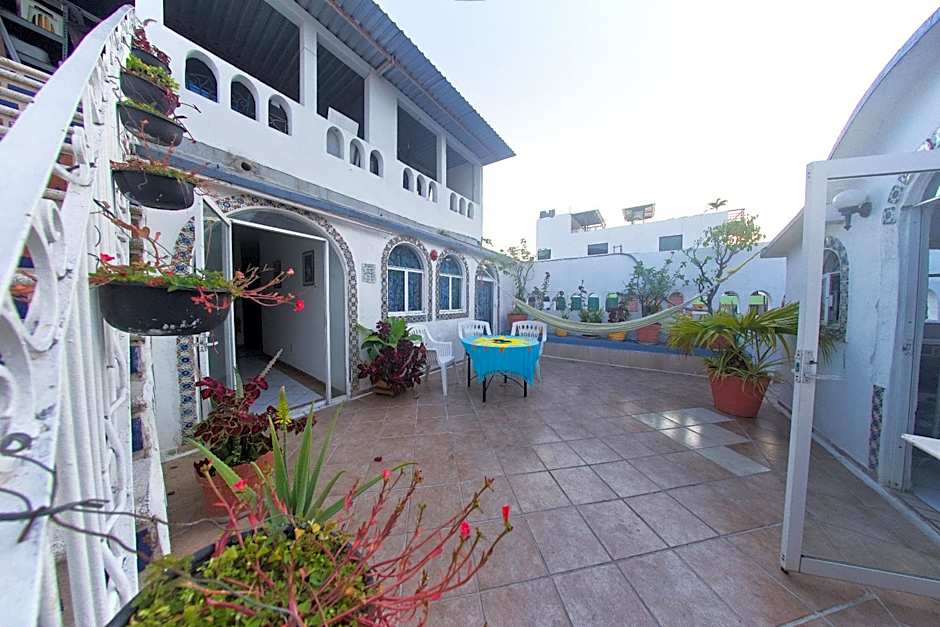 Alexandross Hostel