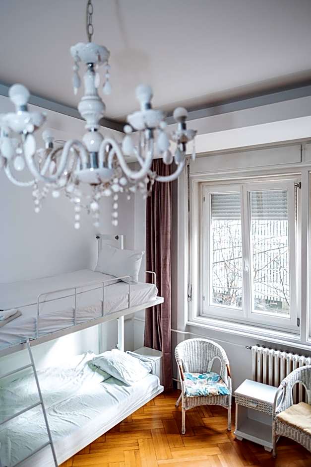Central 4 Bedroom 154m2 Apartment with terrace