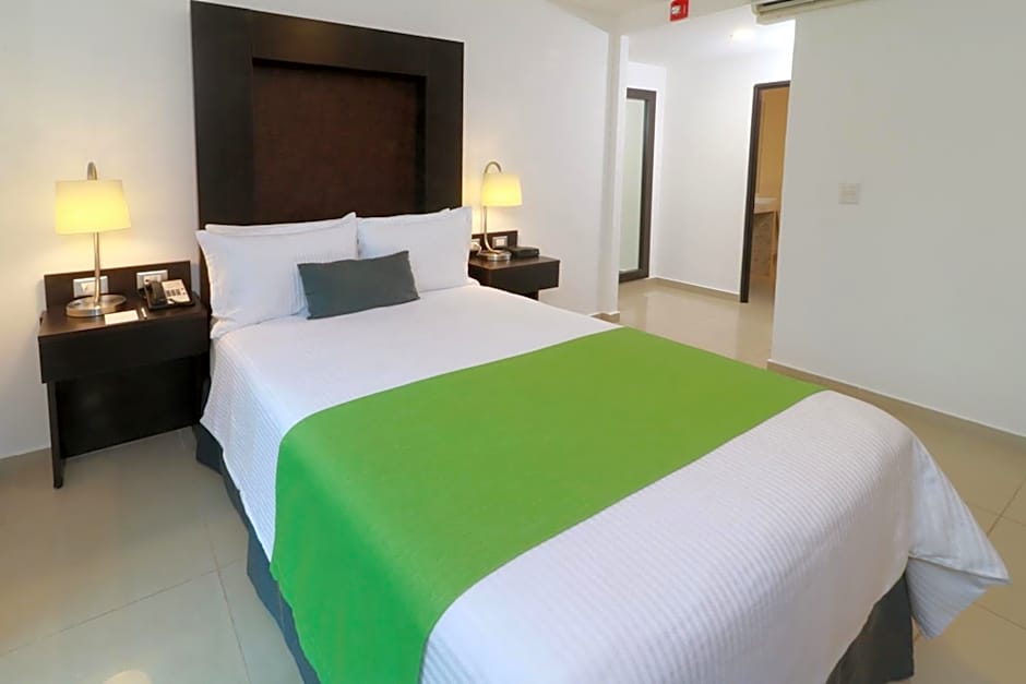 Wyndham Garden Guadalajara Acueducto