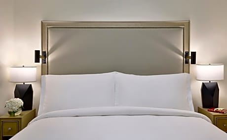 Deluxe Room Partial Haram View - East Towers