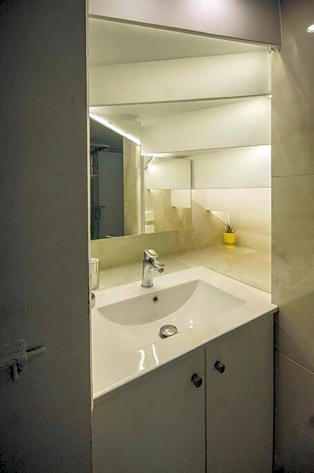 Violeta's Seaview Apartment in Rhodes