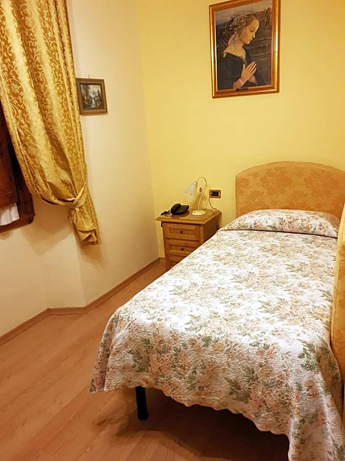 Photo 1 of 3 of Single Room