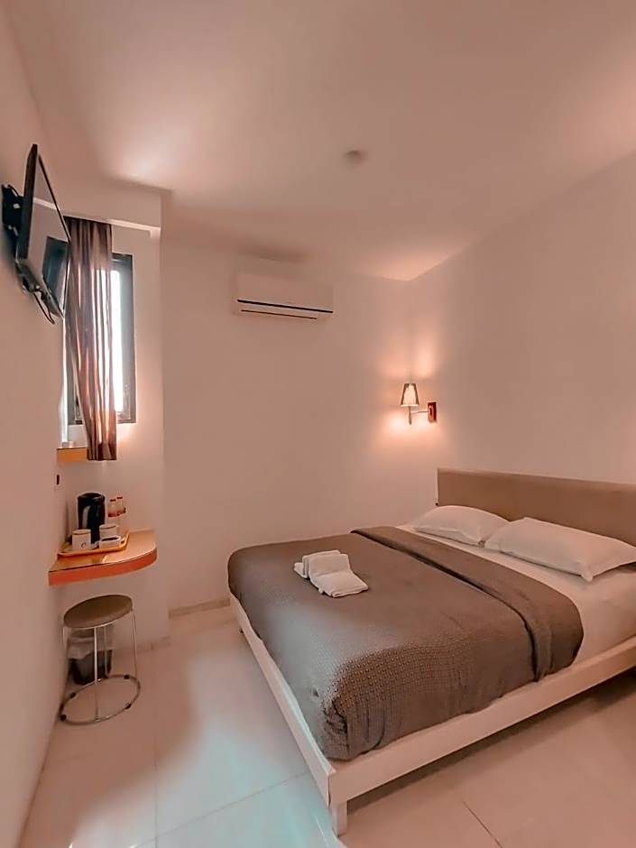 Dewarna Hotel Arifin