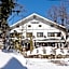 Hakuba Pension & Log Hotel Meteor