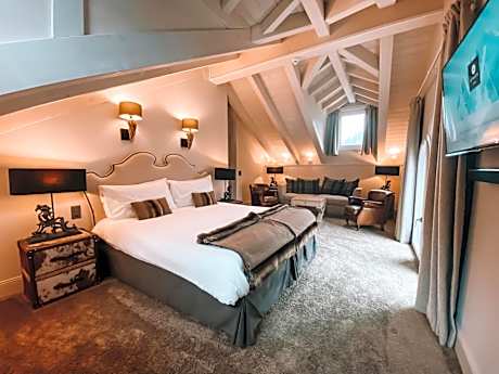 Suite with Mountain View